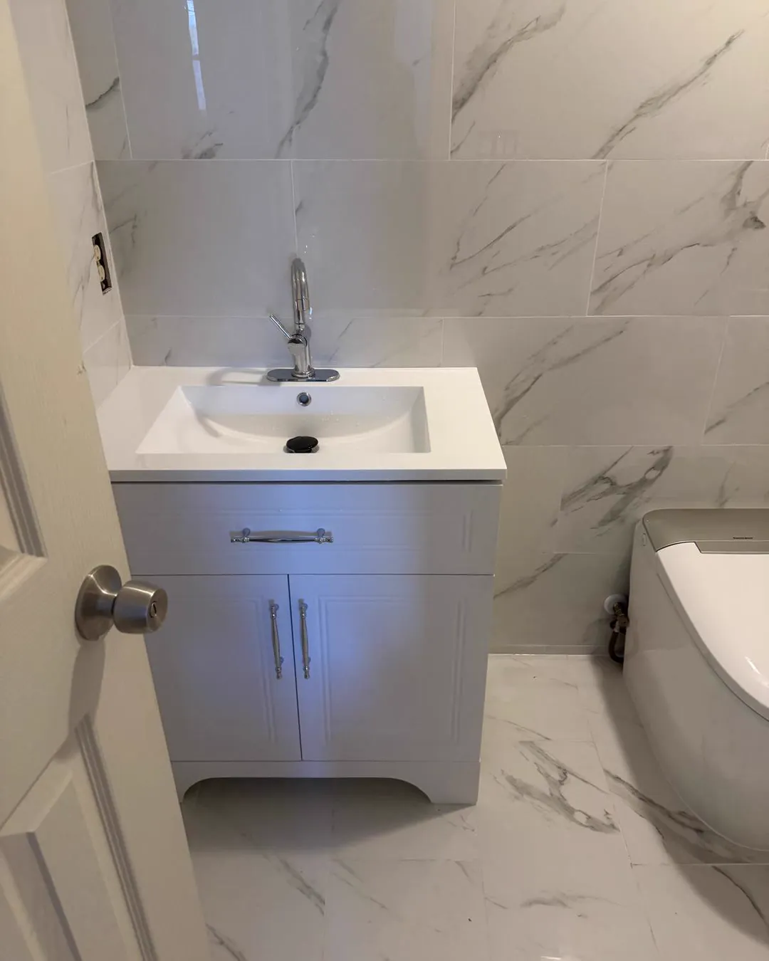 A finished bathroom in Tampa Bay with a new vanity and tiled walls