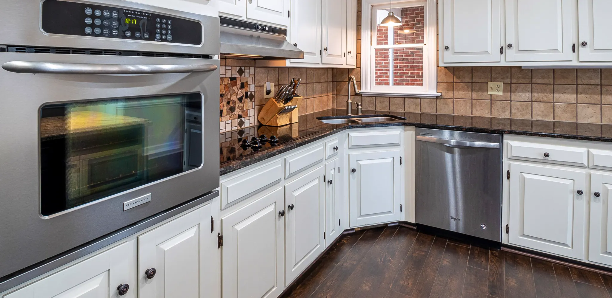 White cabinets with even door gaps and a tile backsplash, kitchen cabinet installation